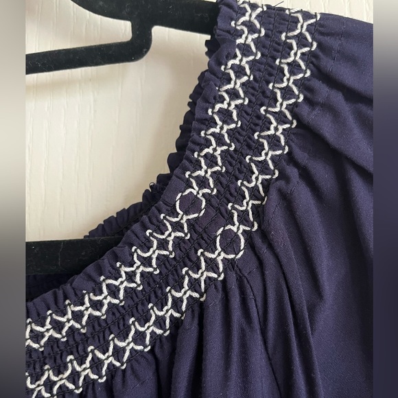 🌷⭐️Host Pick⭐️Papillon Navy Blue Blouse with White Embroidery - Picture 8 of 8